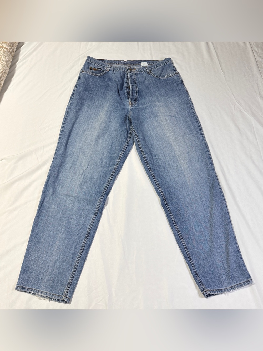 Vintage Eddie Bauer Women’s Faded Medium Blue Loose Fit Button Fly Jeans Size 20